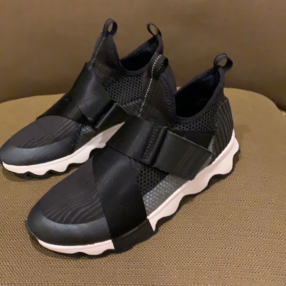 SOREL KINECTIC SNEAKERS